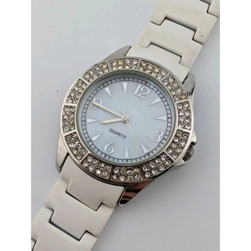 Women's Quartz Watch 32mm Case Crystal Bezel MOP Dial 7.25